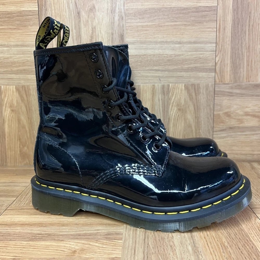 🔥6 FOR $25!🔥Dr. Martens Shiny Black Lace-Up Boots